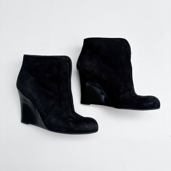 Christian Louboutin Chaperon Black Suede Leather - Picture 2 of 11